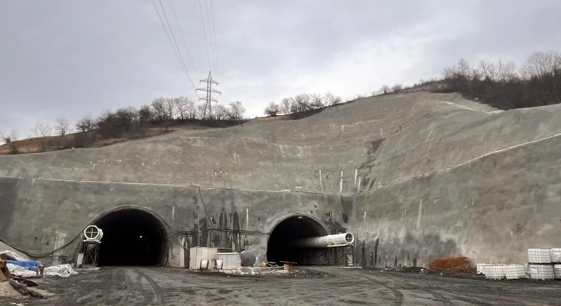 Nagyszeben-Piteşti autópálya: látványos ütemben halad a hegy átfúrása