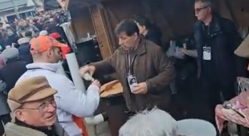 Alakul a hangulat a Derecskei Disznótoron