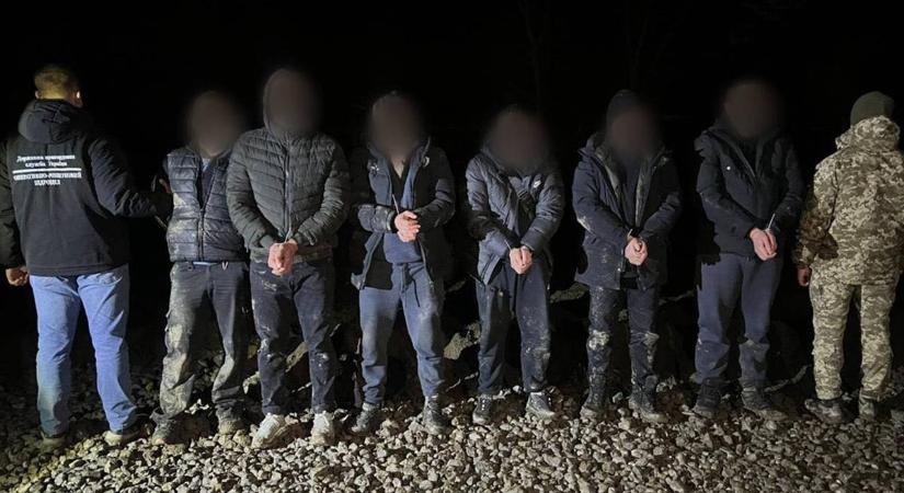 Figyelmeztető lövések leadásával 6 férfit fogtak el az ukrán-magyar határ közelében