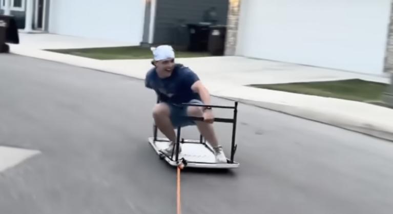 Veszélyes trend terjed az Egyesült Államokban, egy tinédzser meghalt „asztalszörfözés” közben