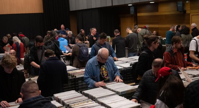 Retró aranybánya Szegeden: alig hittük el, mennyit ér ez a különleges bakelitlemez