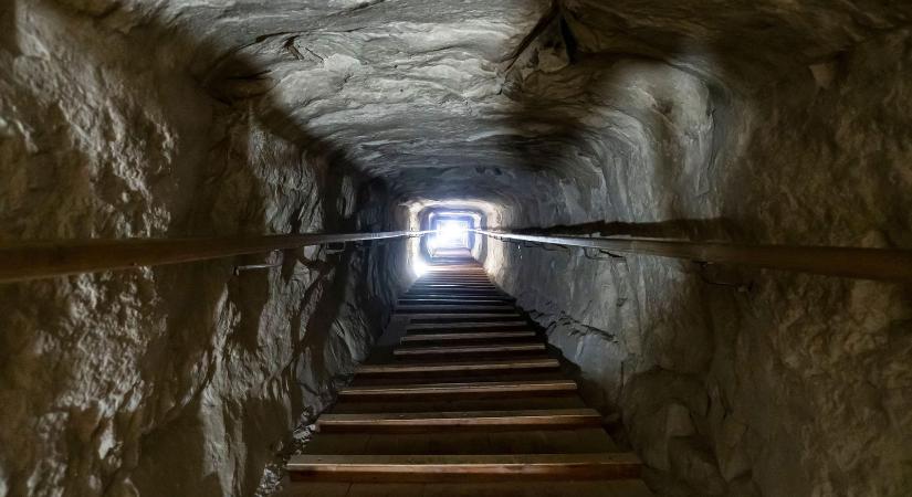 100 órát töltött az egyiptomi piramis fogságában, és a végén olyat látott, amitől megállt benne az ütő, felfoghatatlan jelentése van