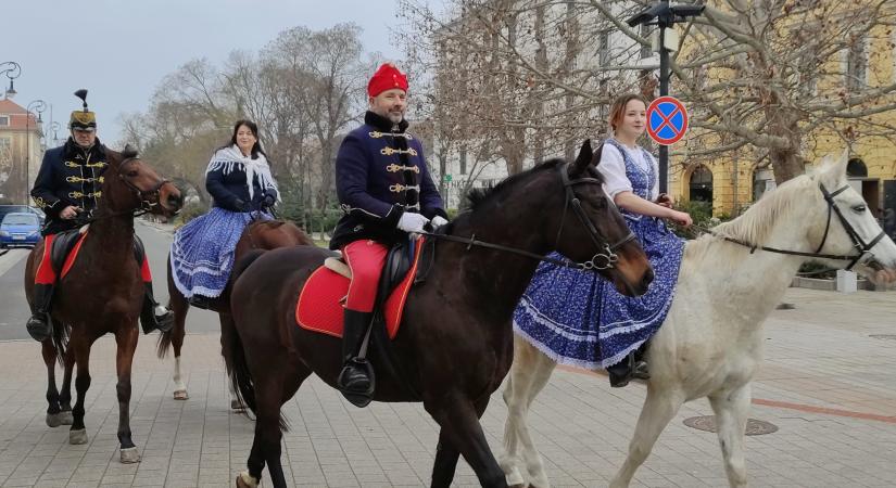 Huszárok vonultak véges-végig Vásárhelyen