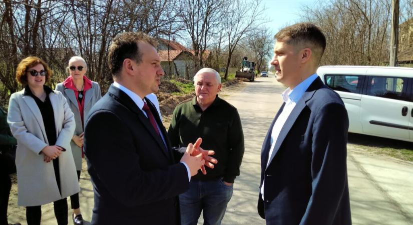 Az ellenzék a Vízművek igazgatójának külföldi útjait vizsgálja