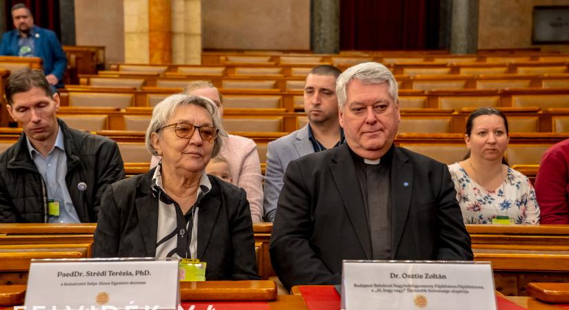 „A hűség szabadsága” – Család, identitás és közösség a Kárpát-medencében