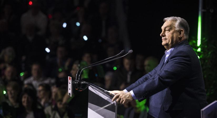 Orbán Viktor felszólította a magyar fiatalokat, hogy az Európai Unió ellen lázadjanak az ő kormánya helyett