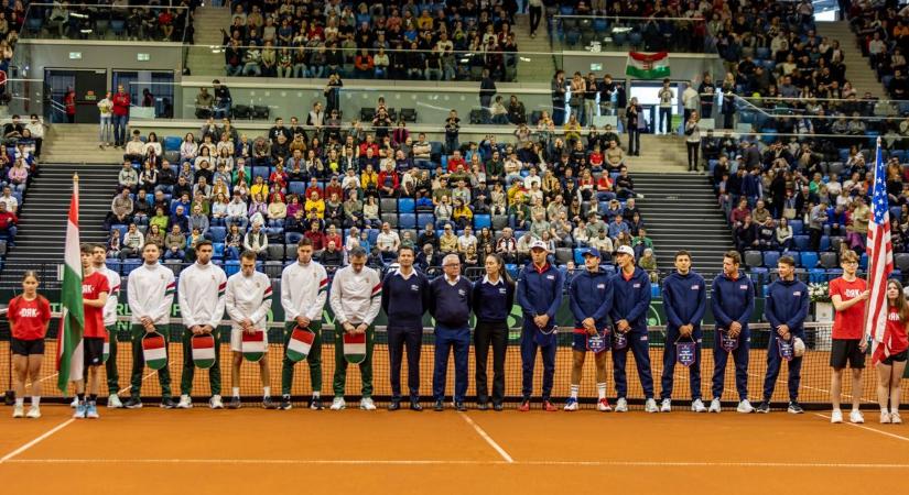 Teniszünnep Tatabányán: fotókon a telt házas Davis Kupa megnyitója