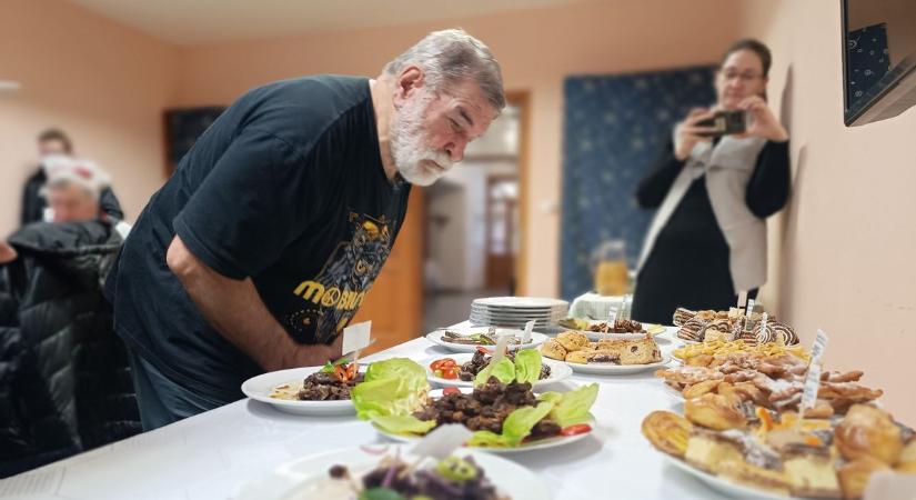 Vikidál Gyula is asztalhoz ült a szanki Ízig-vérig disznótoron – fotók