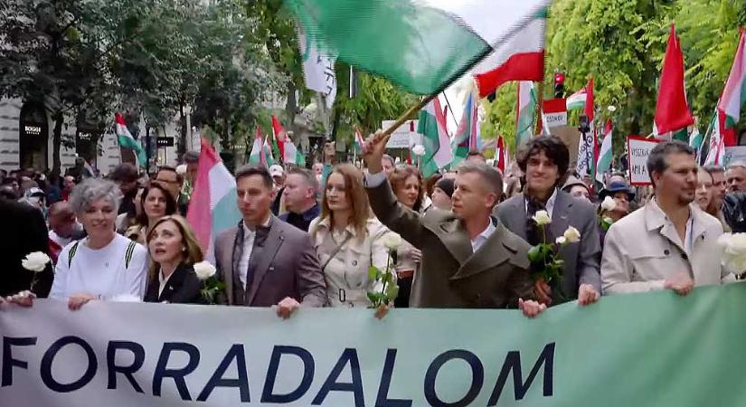 Káromkodva, késsel fenyegette meg egy férfi a Tisza egyik önkéntesét Budapesten – videó a cikkben