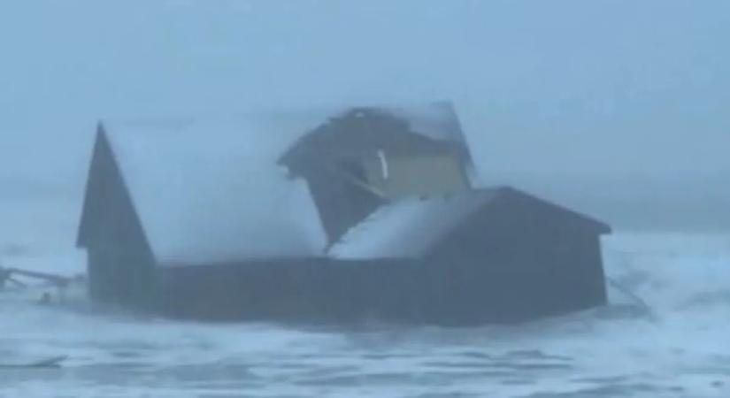 Apokaliptikus képsorok – egy egész házat nyelt el a természeti katasztrófa