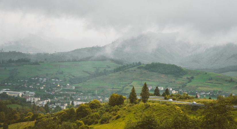 Felhős reggel után napsütés és eső is jöhet