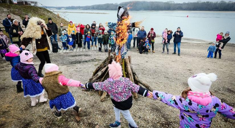Isteni disznóságok és forraltbor készült Gönyűn - fotók, videók