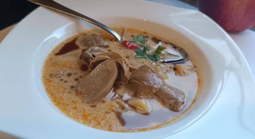 Ez ám a zalai gasztrovirtus: dupla vargányás tejfölös krumplileves