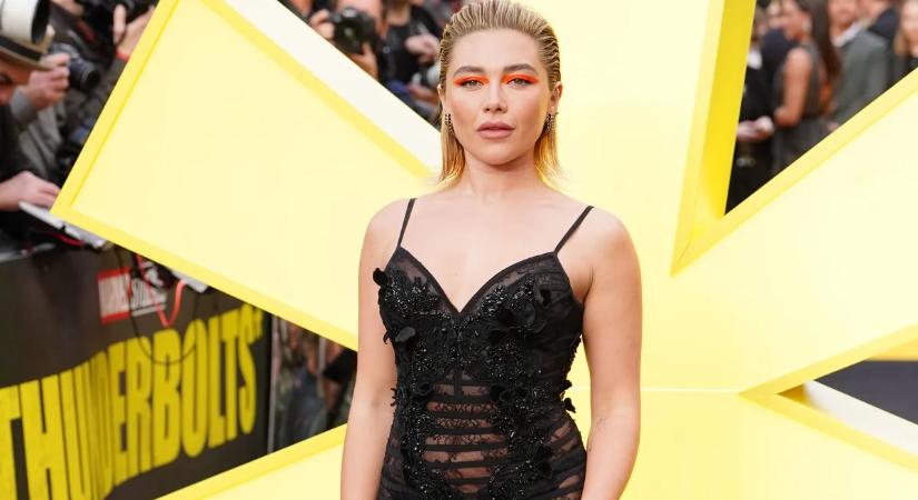 Parányi topok, mély dekoltázsok, derékig felvágott ruhák mutatják Florence Pugh csábos idomait - szexi galéria
