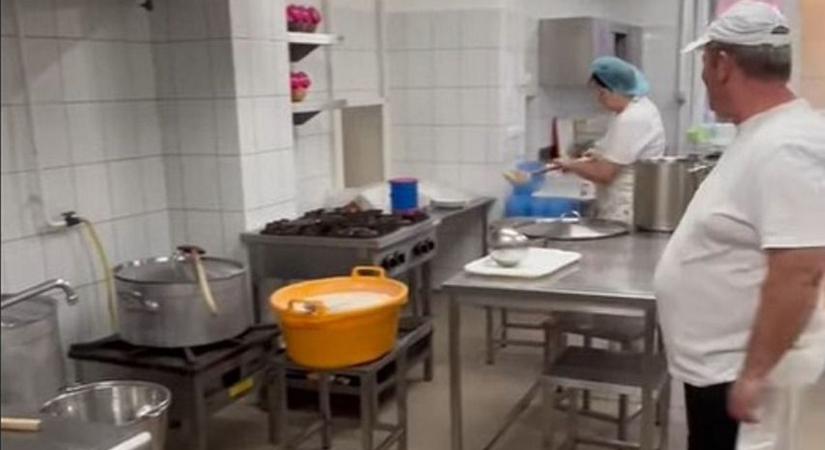 A szil önkormányzat működteti a konyhát, folyamatosan fejleszti a létesítményt