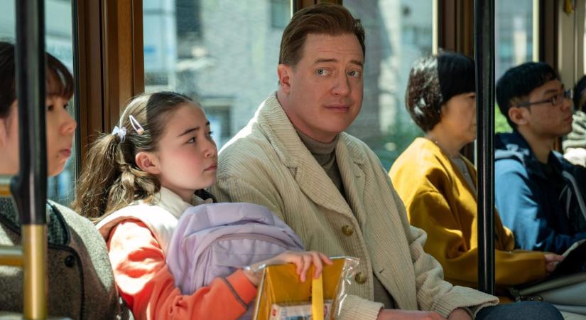 Egy japán kislány édesapjának adta ki magát a színészként bukdácsoló Brendan Fraser