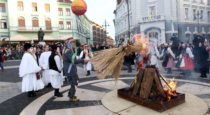 Robbant az ágyú, égett a kisze: így űzte el a telet a Farsangoló Kaposvár