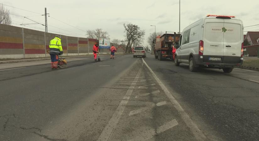Megnéztük a budapesti kátyúzást: napi 1000 lyuk betömését ígéri Karácsony