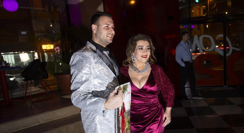 A 68 perc, amíg sorban álltam Kiszel Tünde naptáráért