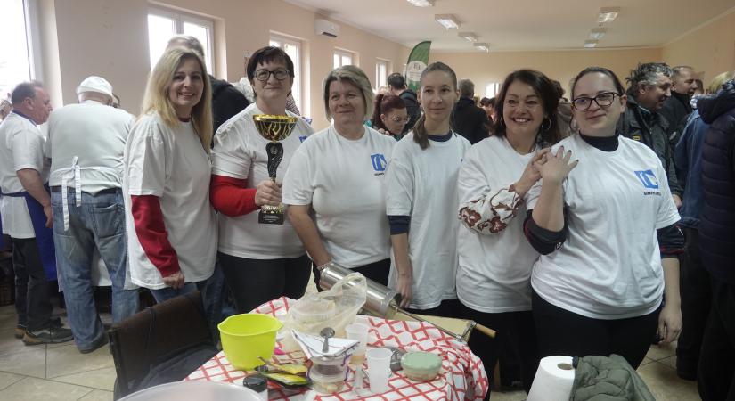 A határon túlra ér Szentpéterszeg kolbásza