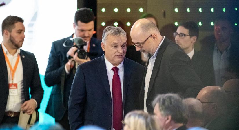 Kettő az egyben: Facebookon kínál állampolgársági és már magyar állampolgároknak választási regisztrációt a Romániai Magyar Demokrata Szövetség