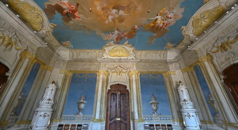 A barokk, a neogót vagy a modernista maradjon? – így költött el 39 milliárdot a Veszprémi Érsekség a várnegyed megújítására