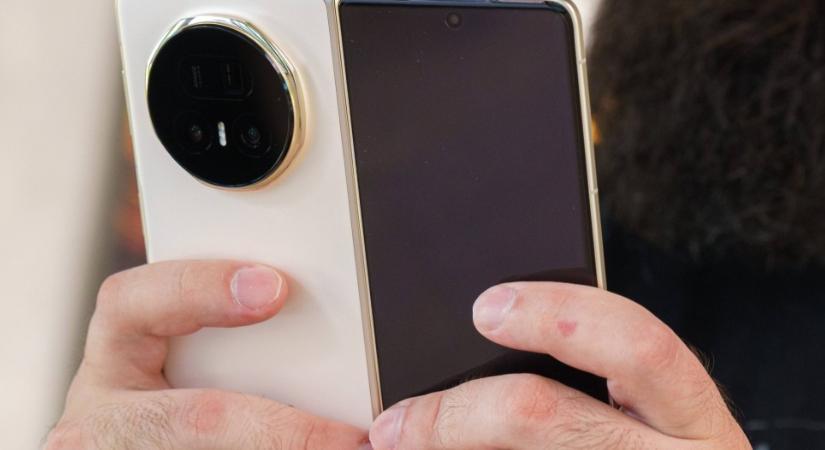 Rekordsebességű töltéssel jön a Honor Magic V6