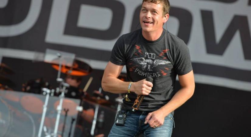 47 éves korában elhunyt a népszerű énekes: 4. stádiumú rákkal küzdött a 3 Doors Downból ismert Brad Arnold