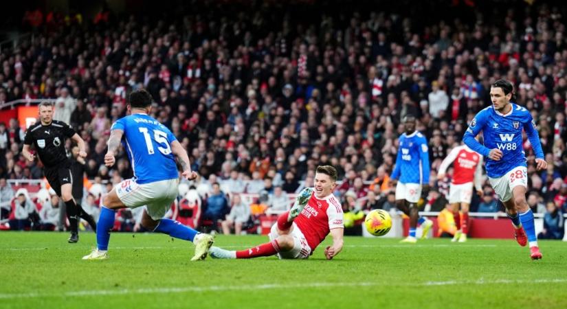 Kétszer ért labdába az ellenfél tizenhatosán belül, két gólt lőtt az Arsenal csatára