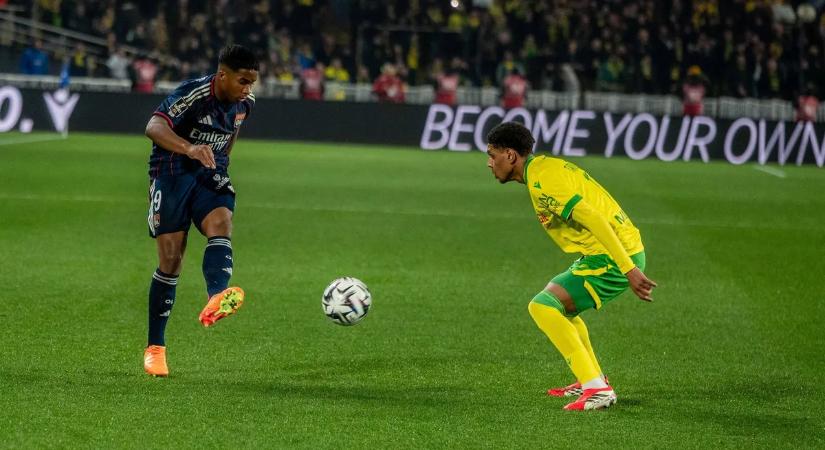 Endricket kiállították, emberhátrányban nyert az Olympique Lyon