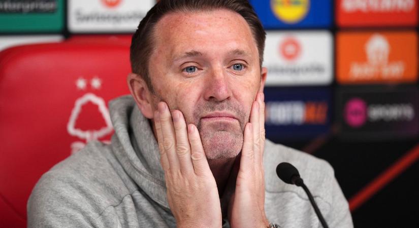 A köztévé kameráin kívül a Fradi-Újpest csúcsrangadó iszonyatos fordulatot vett, az élő adás menetét is megszakították a kőkemény szavak