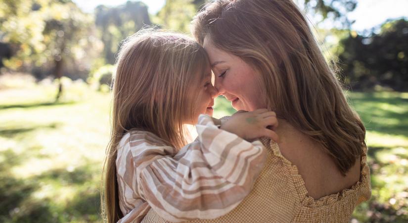 Hogyan építsünk stabil önbizalmat a gyerekben? – 5 alapelv szülőknek