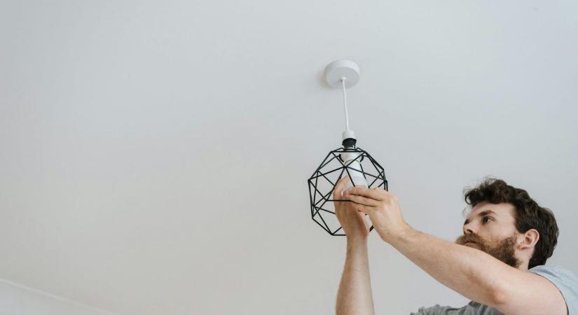 Áramszünetek jönnek: utcák, városrészek maradnak villany nélkül