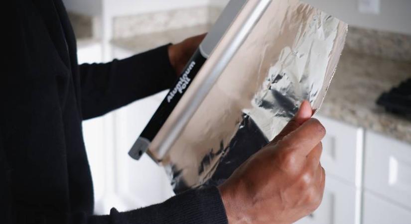 Melyik oldalát kell használni az alufóliának?