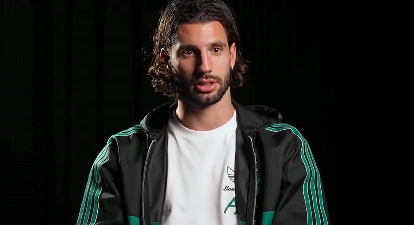 Világlapok címlapján Szoboszlai Dominik mesébe illő aláírása