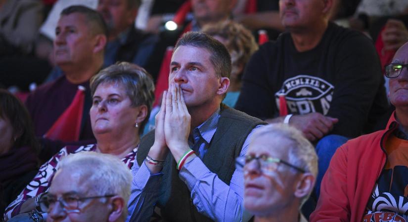 Közvéleményt kutatott a Fidesz, újra AI-videóval hipnotizálná a választókat