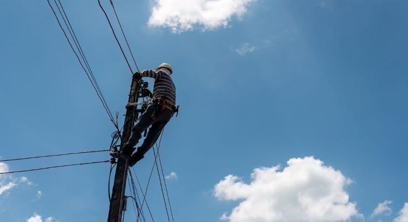 Hosszú áramszünetek jönnek Tolnában – figyelmeztet az E.ON
