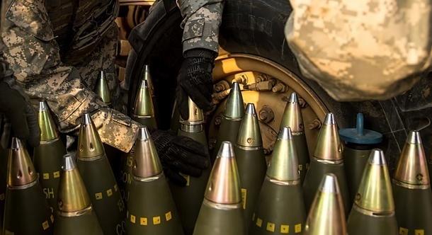 A Pentagon megbünteti a védelmi vállalatokat az Ukrajnának szánt lőszerszállítások késedelme miatt