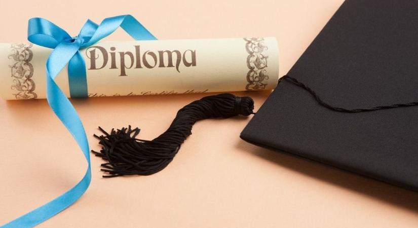 Emlékdiplomát és díszokleveleket igényelhetnek a pedagógusok Mosonmagyaróváron