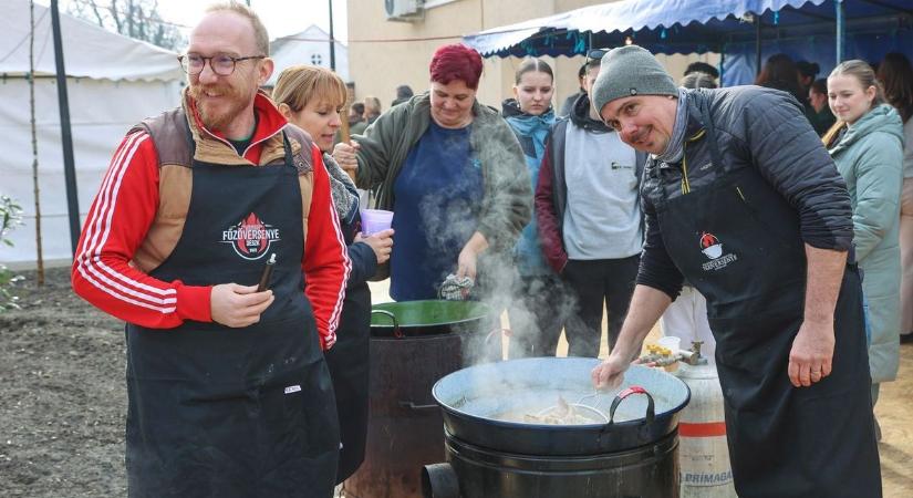 Röfi buli, busók és fánk: fergeteges farsangi hangulattal űzték el a telet Deszken