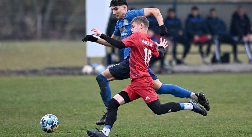 Vasárnapi fociprogram: negyeddöntő a Téli-kupában, pályán a Petőfibánya