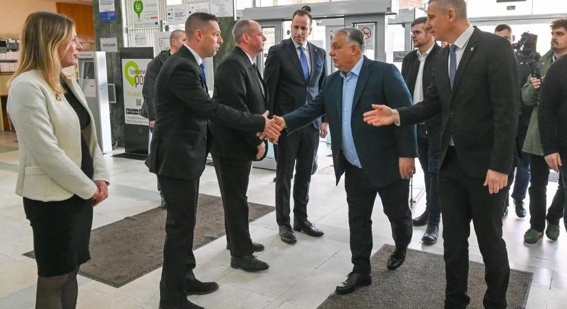 "Tudnunk kell együttműködni az itt élők érdekében" - Orbán Viktorék felkeresték az MSZP-ből kilépett szombathelyi polgármestert