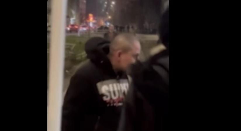 Indoklása szerint rossz napja volt: elfogták a rendőrök a Tiszás önkénteseket késeléssel fenyegető férfit