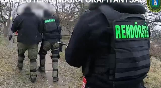 Kábítószer-termesztőre csaptak le a rendőrök egy komlói kertben