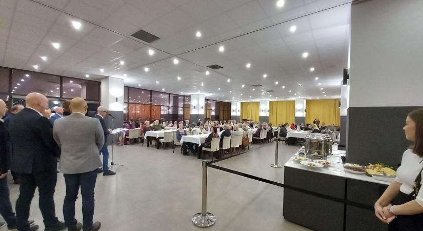 Ünnepi bál helyett jótékonysági vacsora - 130 rászorulót látott vendégül a Rotary Club Sopron