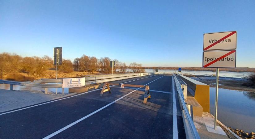 Lezártak eg hidat a magyar-szlovák határon