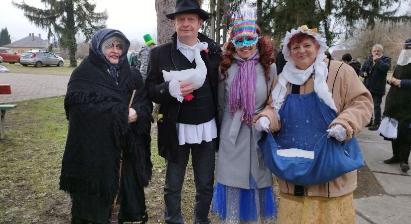 Dél-Somogyban is keringőzött a kanál – mesehősök farsangoltak, az asszonybíróság ítélkezett