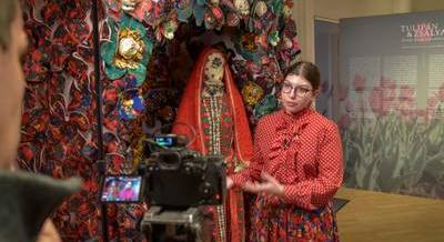 Megszagoltuk a Hagyományok Háza új kiállítását – Illatos terek és ősi tudás a népművészetből