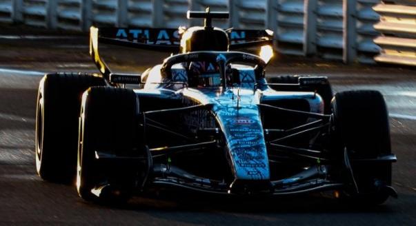 Késés a Williamsnél: Sainzék türelmesek