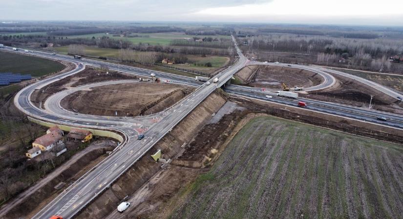 Itt a várva várt dátum: ezen a napon adják át az M5-ös autópálya kunszállási csomópontját